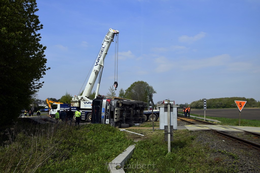 Schwerer VU LKW Zug Bergheim Kenten Koelnerstr P440.JPG - Miklos Laubert